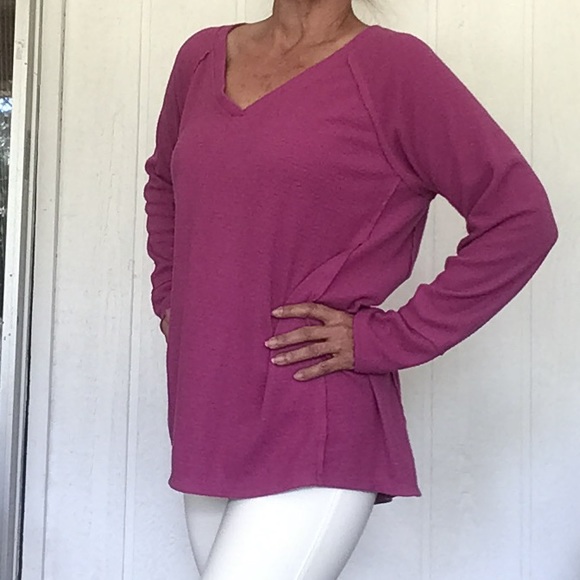 WILDFOX HALEY LONG SLEEVE V NECK PULLOVER TOP. SIZE LARGE - Picture 7 of 15